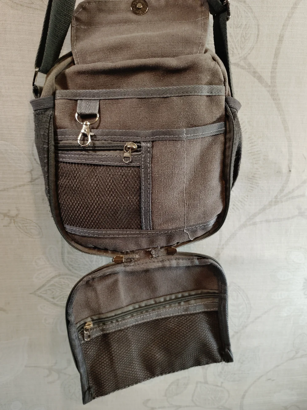The Unbranded Brand neutral grey